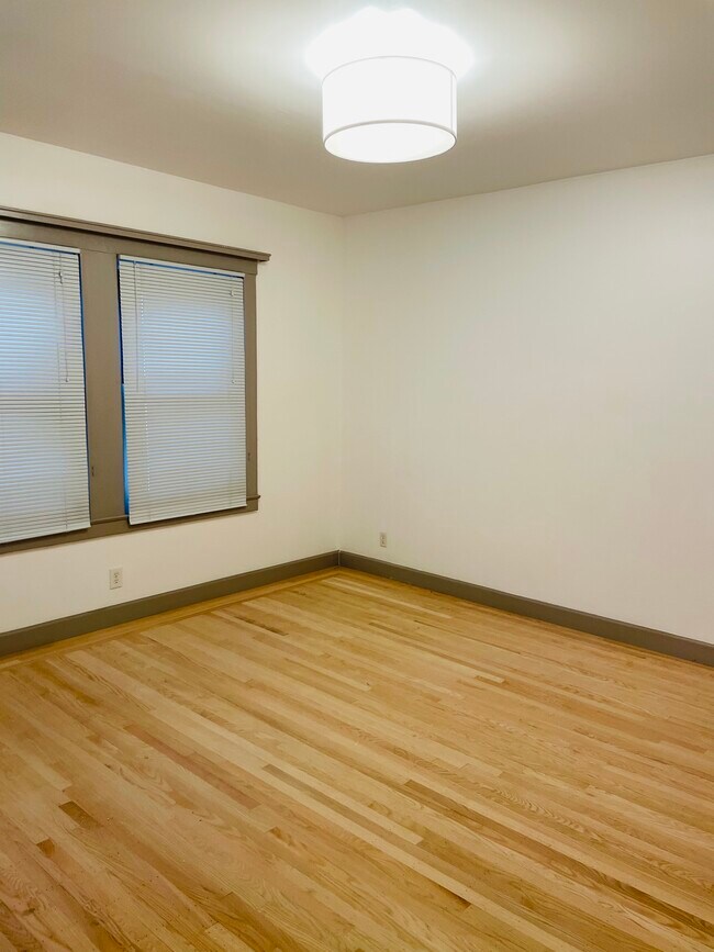 Living room - 499 Steiner St
