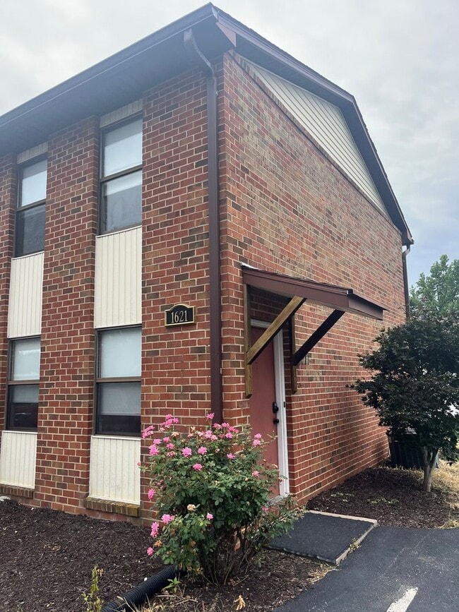 Building Photo - 1621 Buttonwood Ct