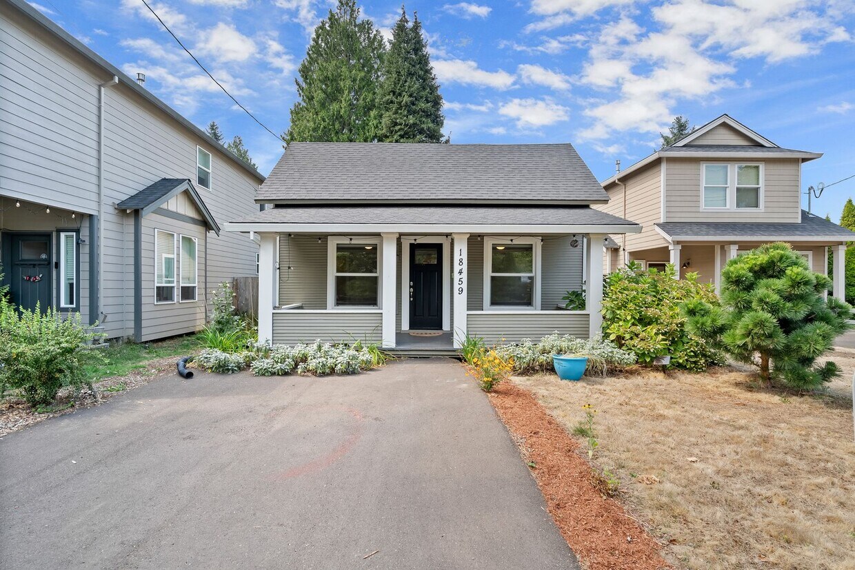 Primary Photo - Charming 3 Bedroom/1 Bath Jennings Lodge home