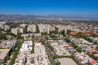 Building Photo - 5670 Wilshire Blvd