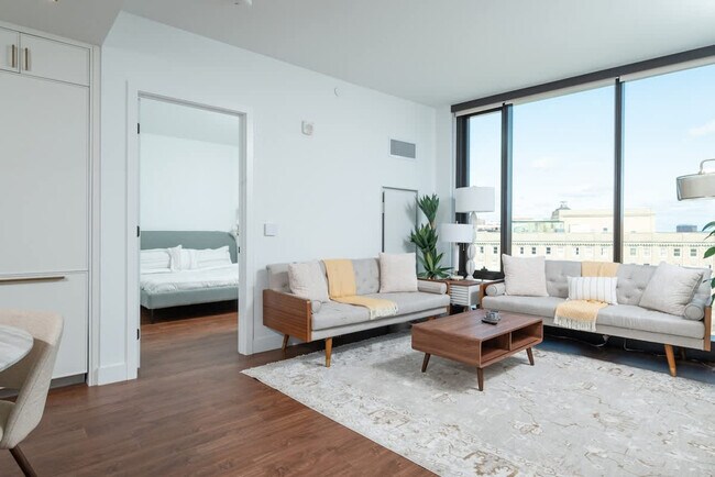 Building Photo - 212 Stuart St