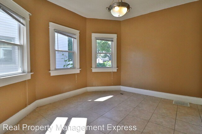 Building Photo - 2 br, 1 bath House - 903 S Spring Ave