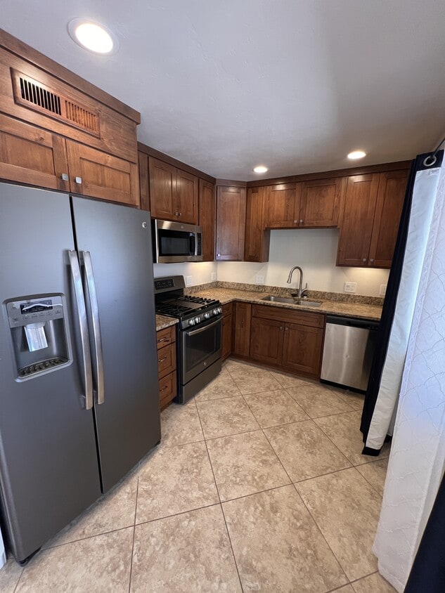 Foto principal - 1571 S Marmora Ave