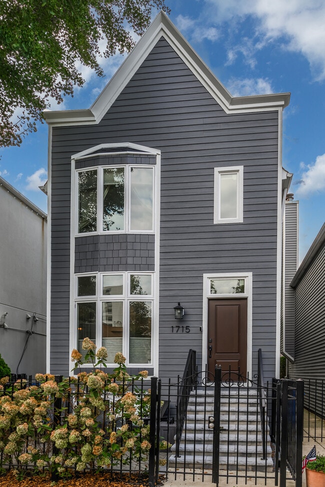 Building Photo - 1715 W Wabansia Ave