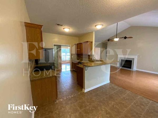 Building Photo - 109 Adthan Circle