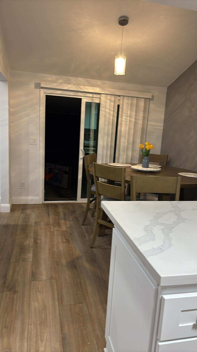 Foto del edificio - 1680 Gamay Cir