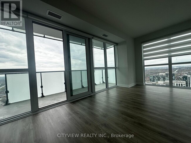 Photo du bâtiment - 430-3430 Square One Dr