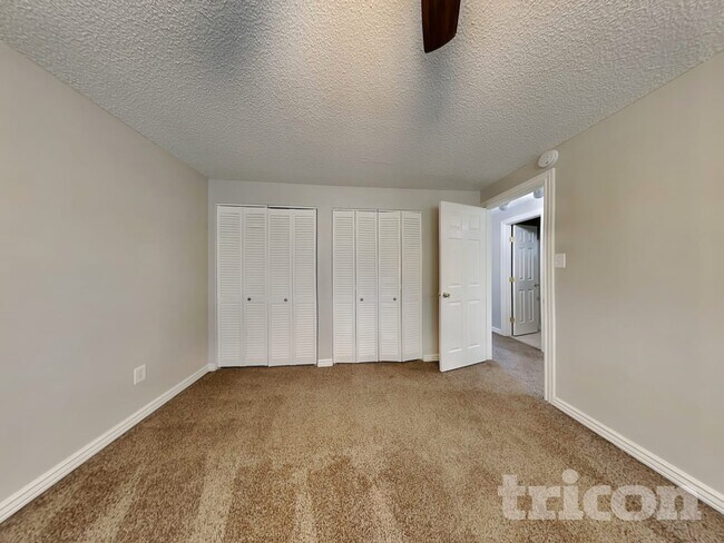 Foto del edificio - 945 E Huffaker Ln