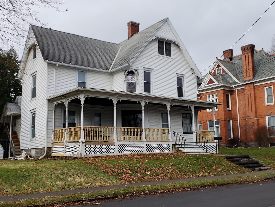 Primary Photo - 33 Ford Ave