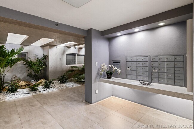 Building Photo - 5279 Fountains Dr S