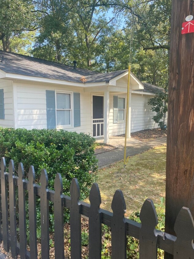 Primary Photo - 218 Sumter St SE