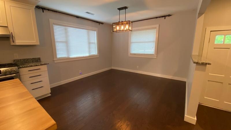 Building Photo - 313 N Highland Way