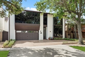 Building Photo - 2607 University Blvd