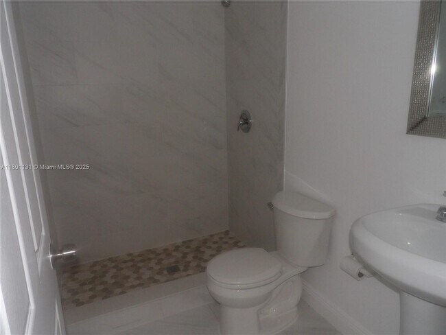 Foto del edificio - 1225 N J St