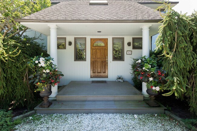 Building Photo - 12 Apaucuck Cove Ln