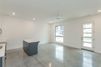 Building Photo - 415 Merritt Ave