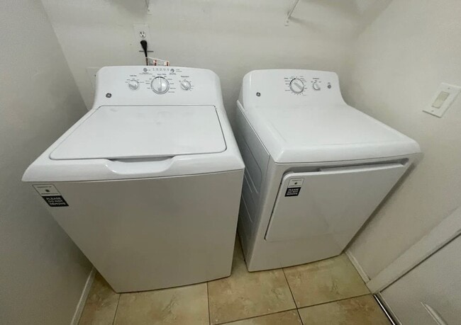 Building Photo - 25220 Zircon Rd