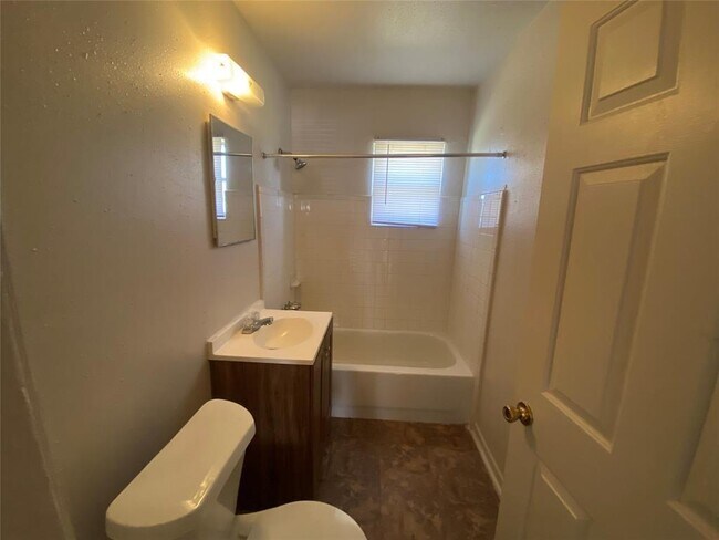 Building Photo - 4112 Grassmere St