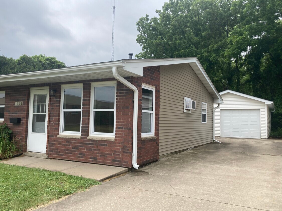 1111 Saint Clements St, Iowa City, IA 52245 Townhome Rentals in Iowa