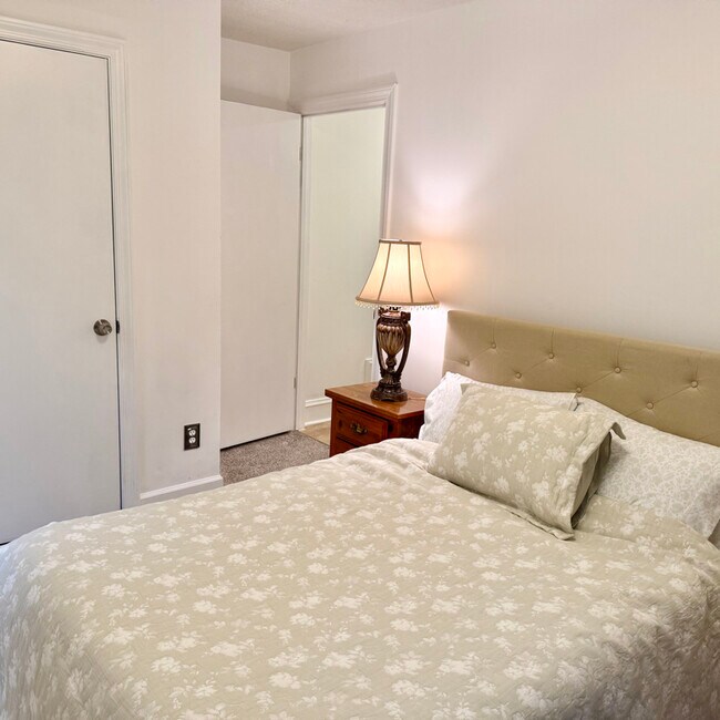 Foto del edificio - 4401 Yorkshire Ct