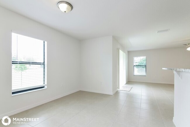 Foto del edificio - 8512 Silverbell Loop