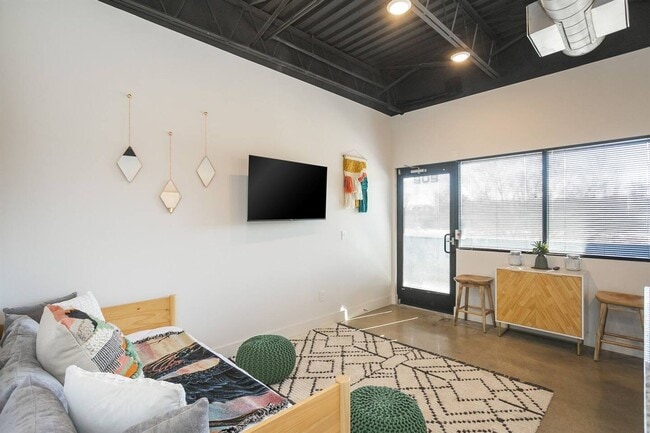 Photo - BEAUTIFUL ONE BEDROOM FULLY FURNISHED. $13... Apartment