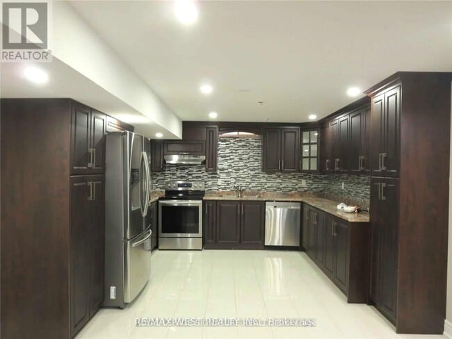 Building Photo - 6 Venue Rd