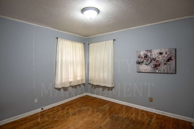 Building Photo - 3 Bedroom 1 Bath