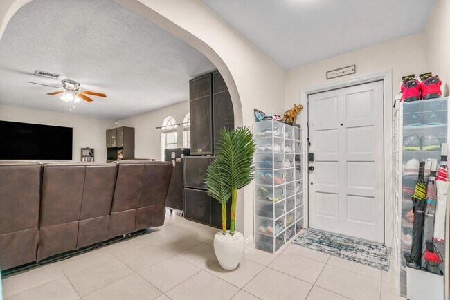Foto del edificio - 1681 NW 8th St