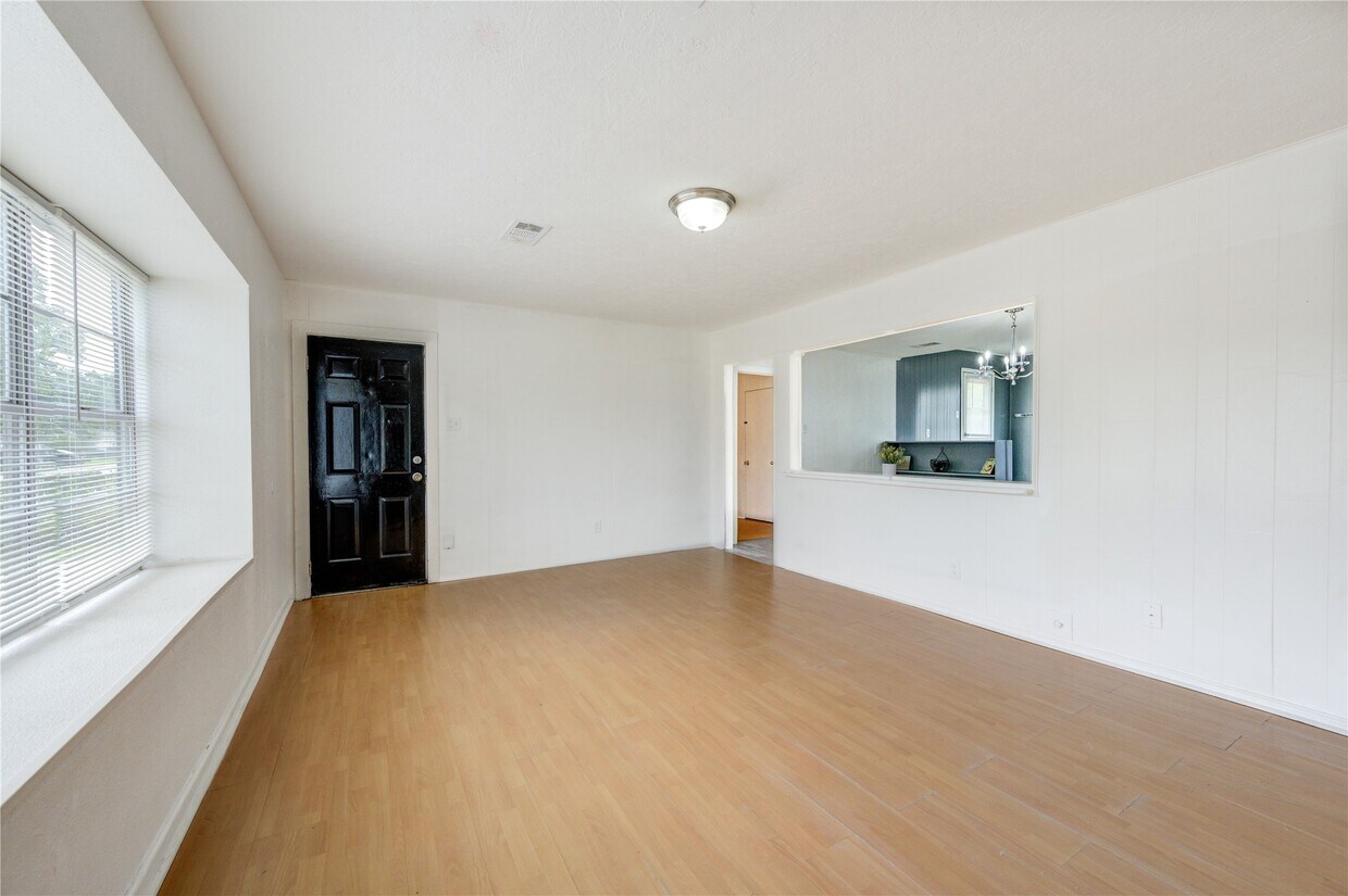 Foto del edificio - 2205 Kingsdale Dr