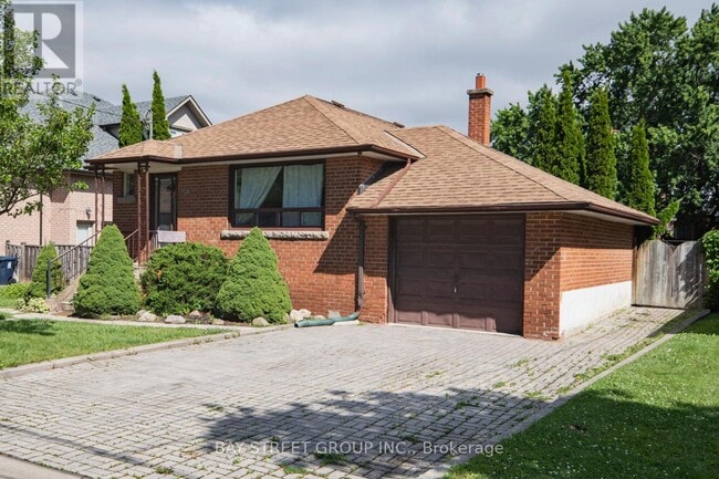 Building Photo - 538 Queens Dr