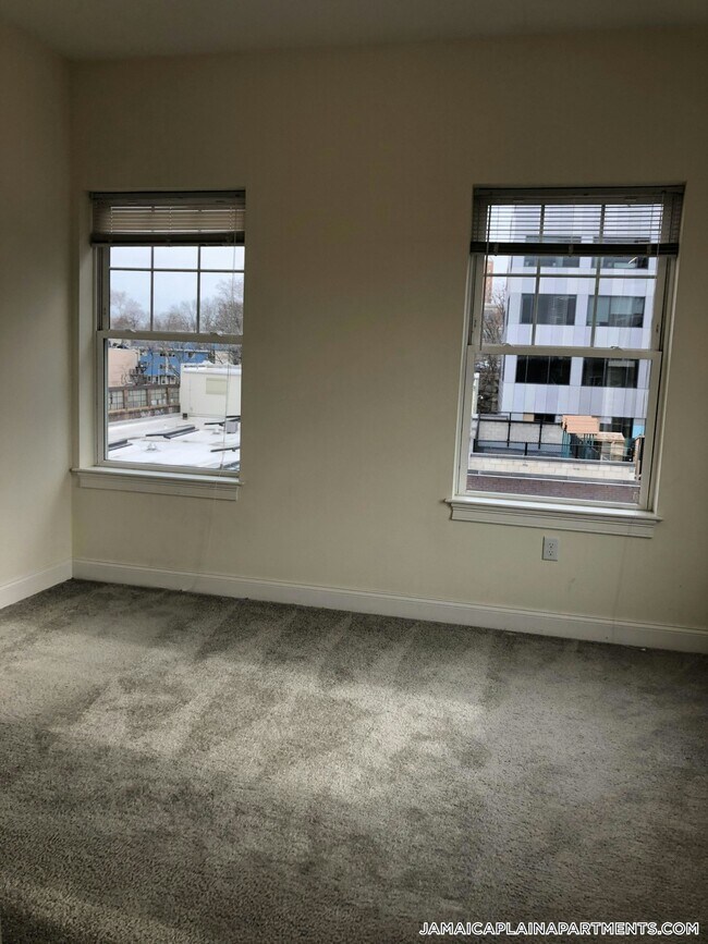 Building Photo - 81 Amory St