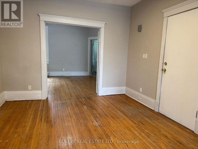 Photo du bâtiment - 89 Woodbine Ave