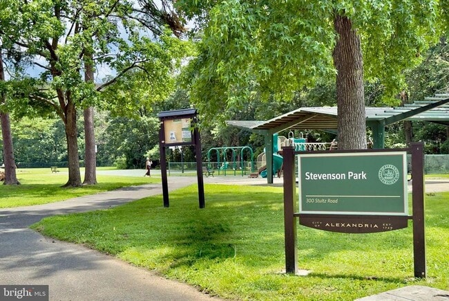 Foto del edificio - 218 Stevenson Sq S