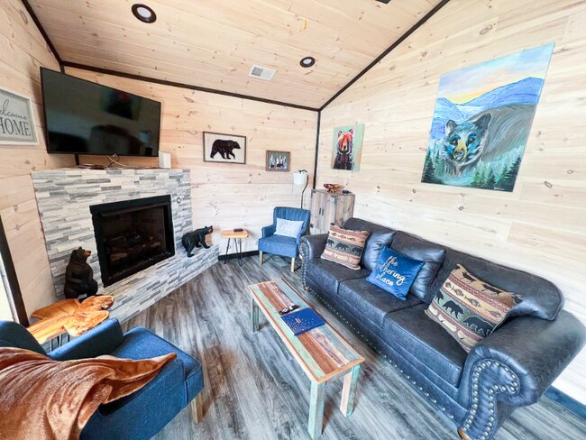 Foto del edificio - 4227 Round Top Way