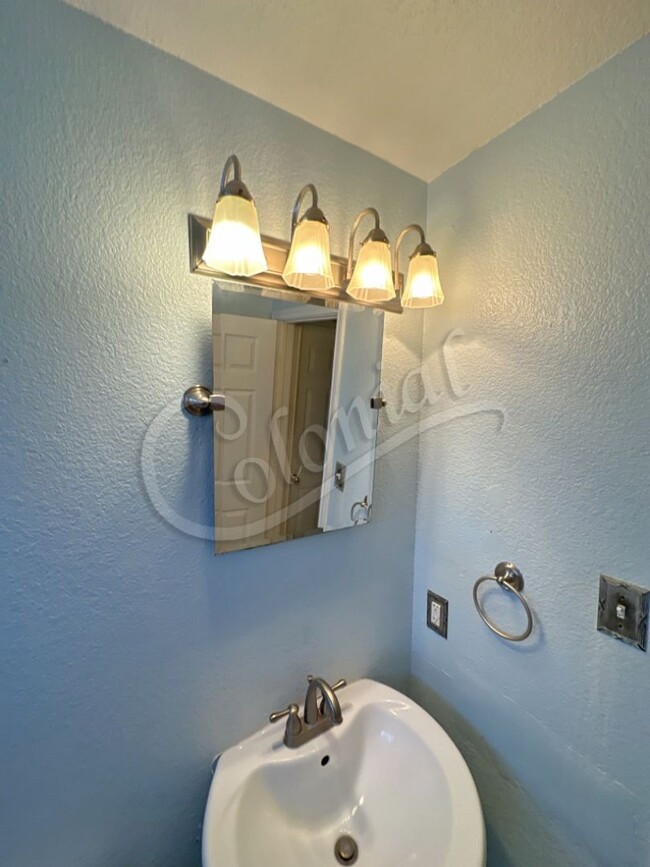 Foto del edificio - 3 Bed 2 Bath near Clear Creek