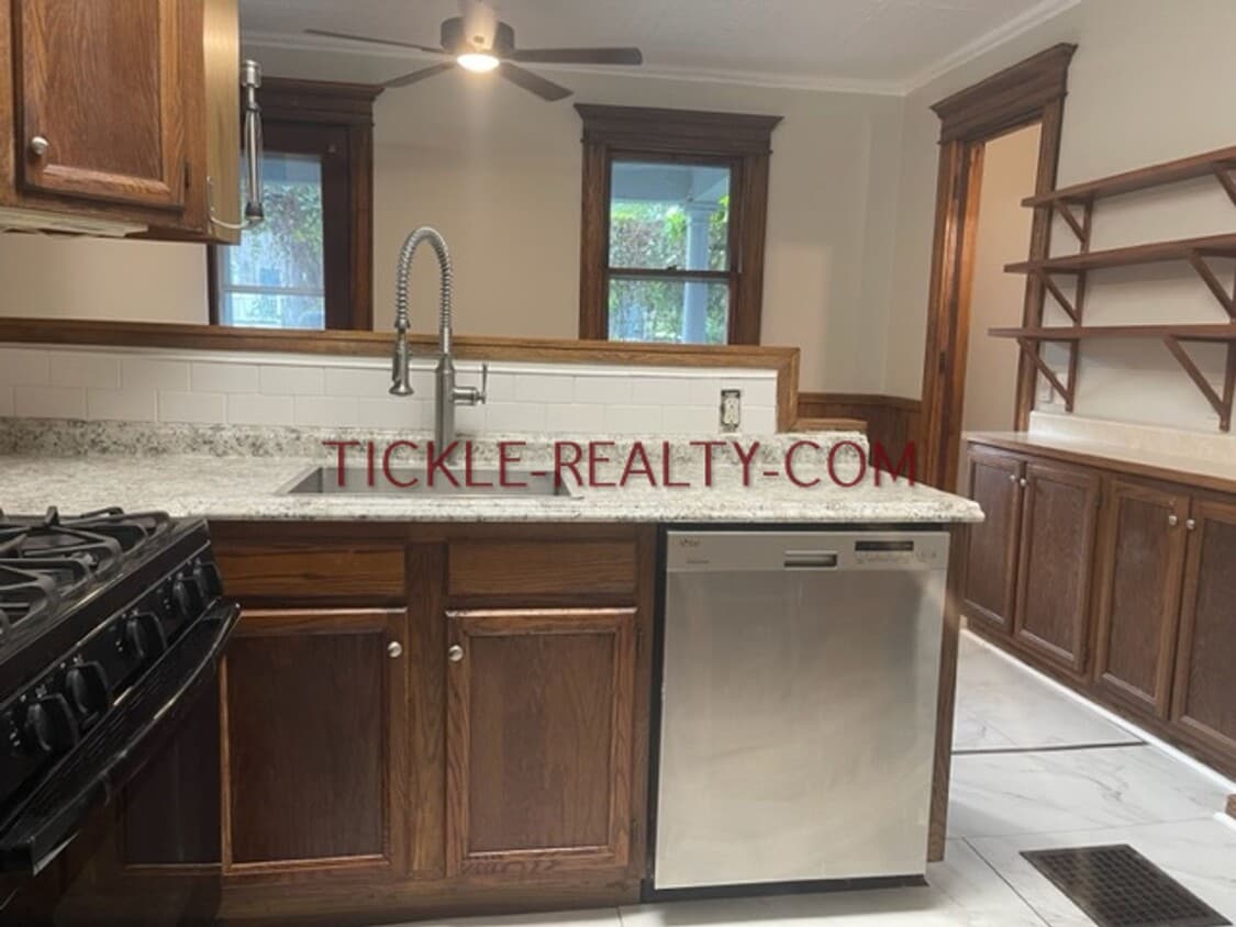 9 Arlington St Unit Apt 1, Rochester, NY 14607 Apartment for Rent in