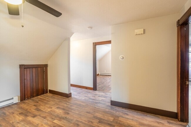 Foto del edificio - 85 E Main St