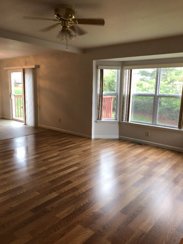 Building Photo - 3217 Country Knoll Dr