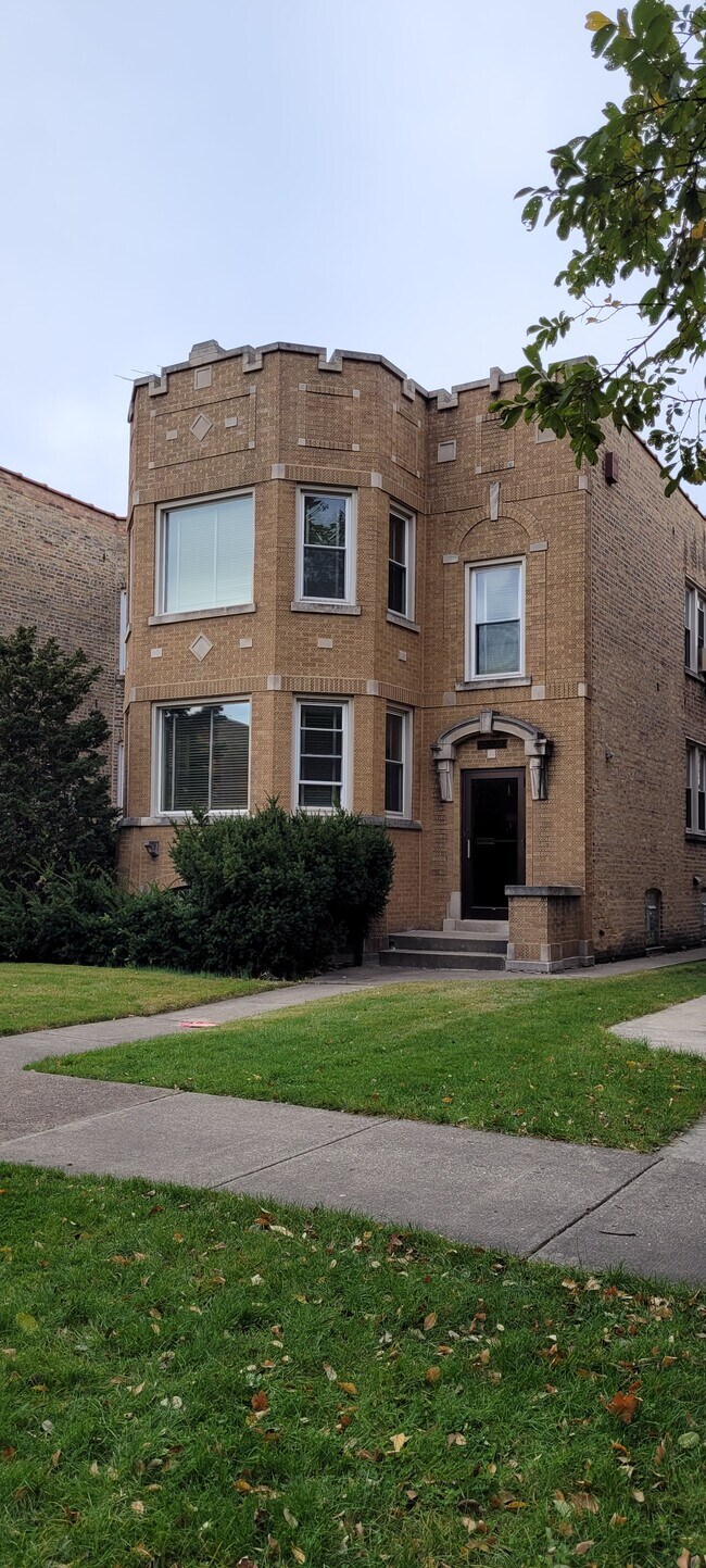 Building Photo - 5228 W Hutchinson St