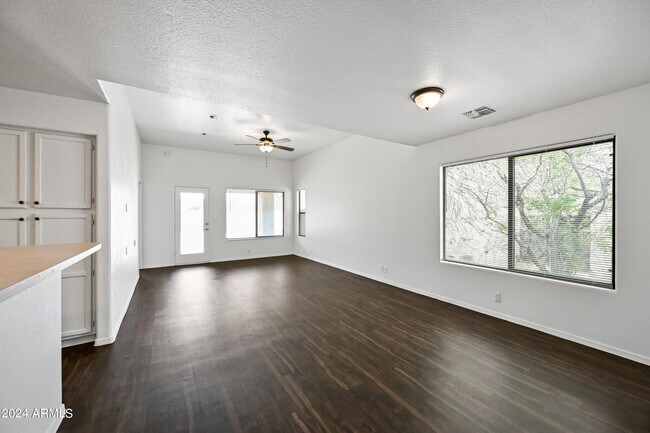 Building Photo - 13812 N Cambria Dr
