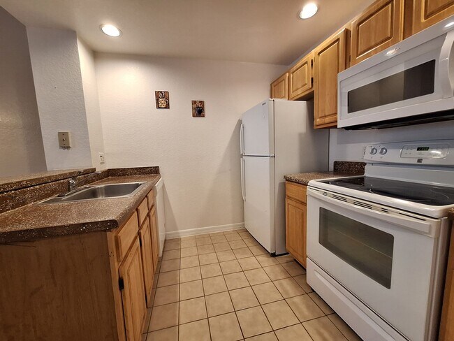 Building Photo - 4010 San Gallo Dr