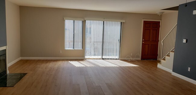 Building Photo - 15012 Parthenia St