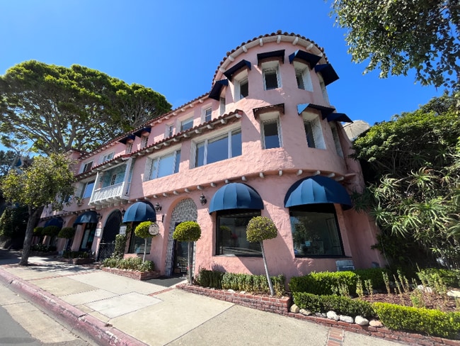 Building Photo - 212 N Coast Hwy
