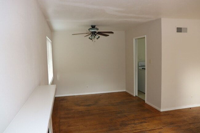 Foto del edificio - 3 Bedroom/ 2 Bath Original Rancher in Santa Clara
