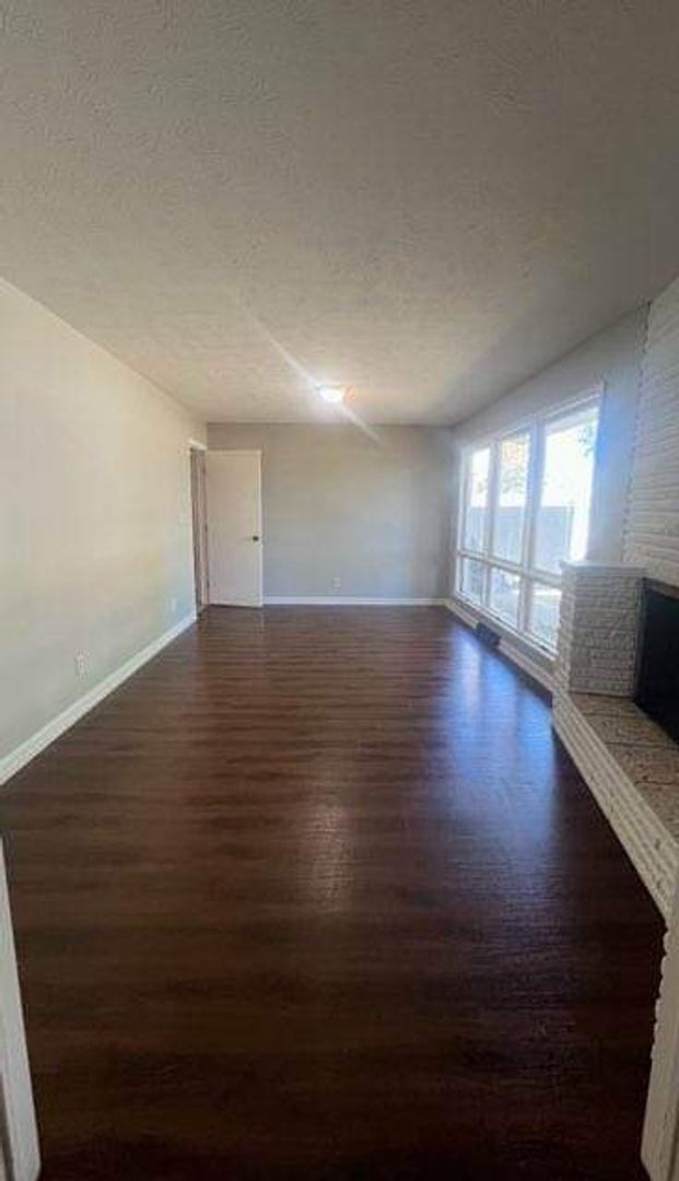 Foto del edificio - Available Now! Large spacious 3 bedroom 2 ...