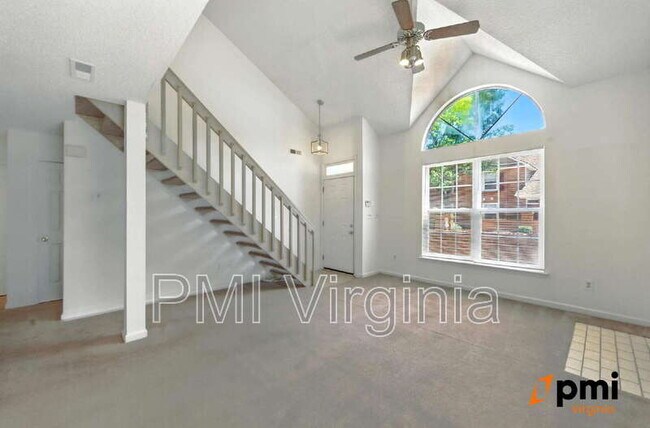 Foto del edificio - 1701 Willow Creek Ct