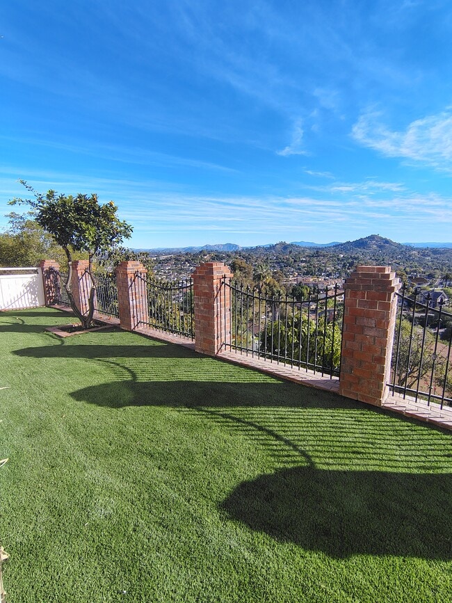 Building Photo - 4343 Valle Dr