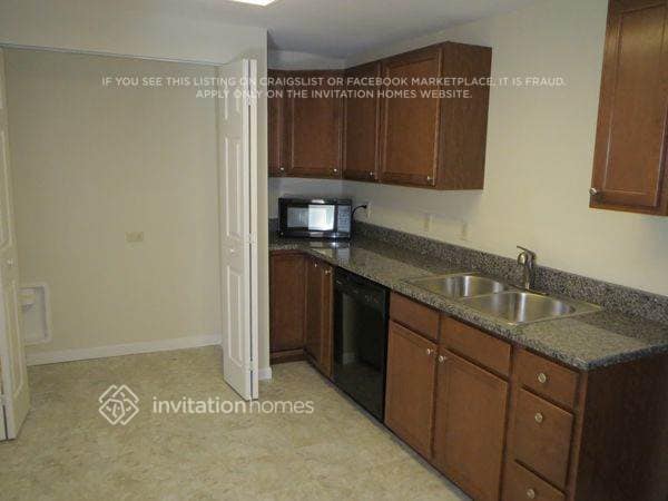 Building Photo - 353 E Elm St