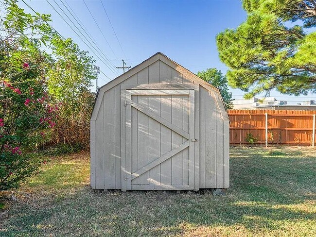 Foto del edificio - 2001 N McKinley Ave